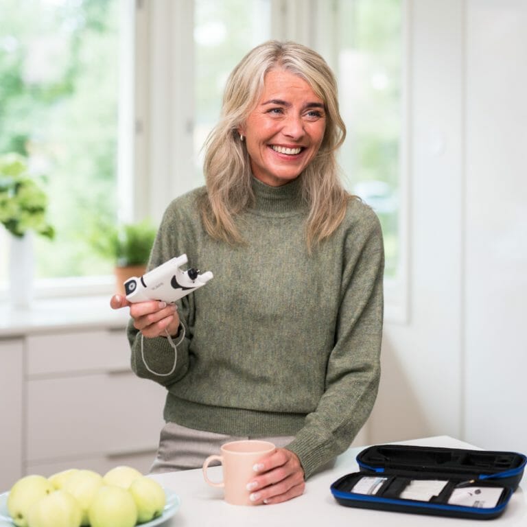 Picture of glaucoma patient holding the iCare home tonometer